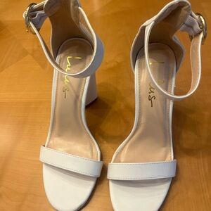White leather shoes. Great for bride. Very clean. Worn once.